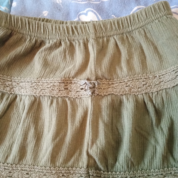 3/$15 Teired skirt - Picture 4 of 4